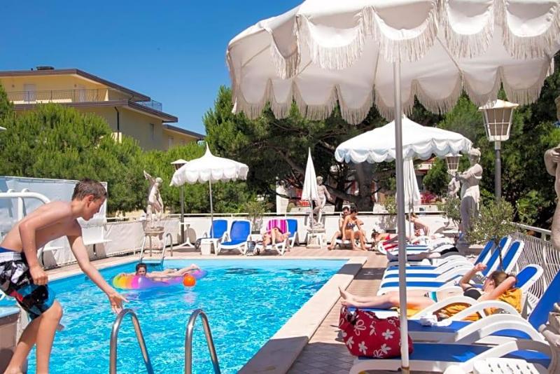 Hotel Trevi image