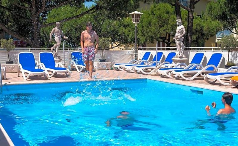 Hotel Trevi image