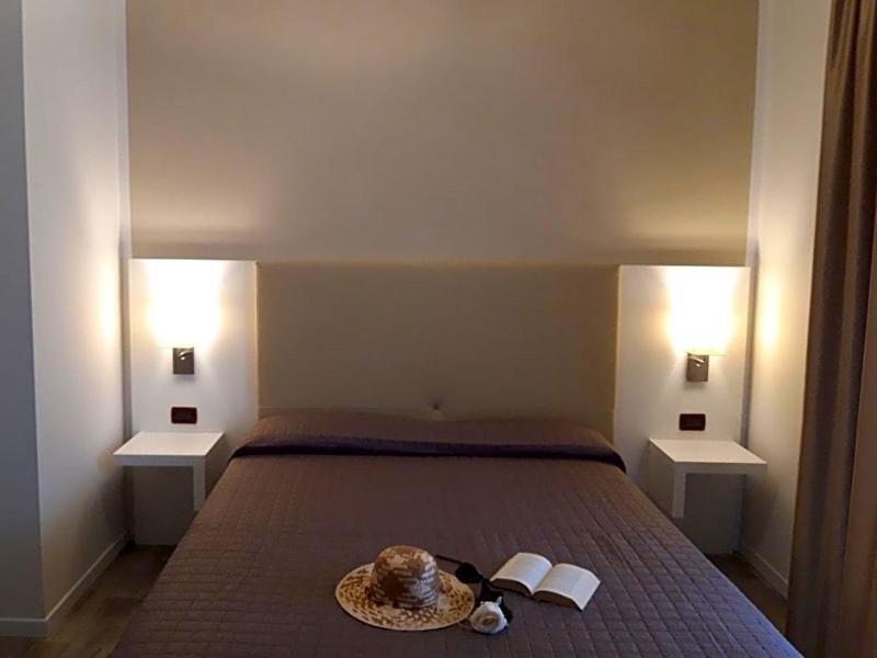 Hotel Trevi image