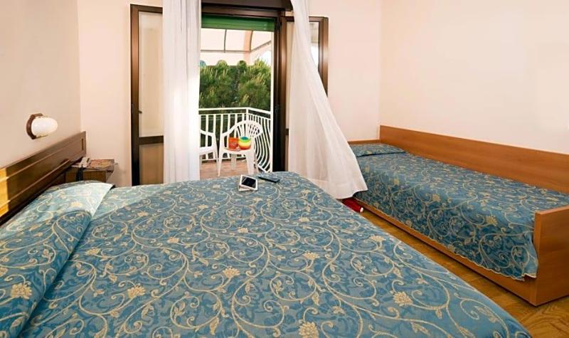 Hotel Trevi image