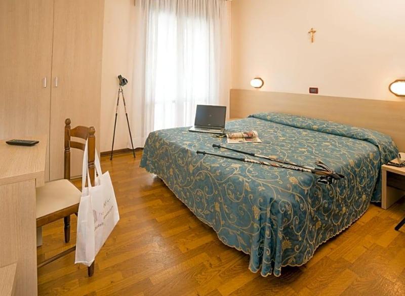 Hotel Trevi image