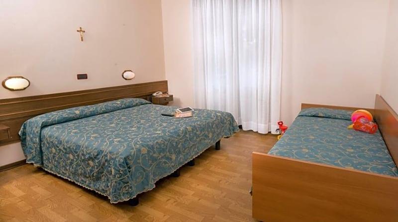 Hotel Trevi image
