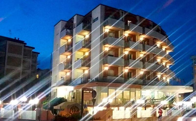 Hotel Zenith image