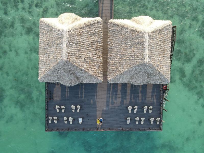 Le Mersenne Zanzibar, Autograph Collection image