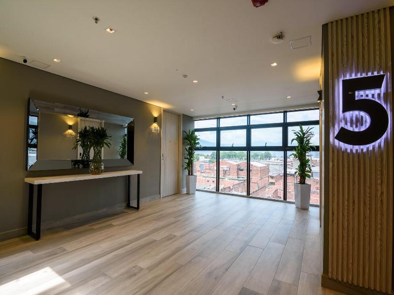 4 Sur Hotel image