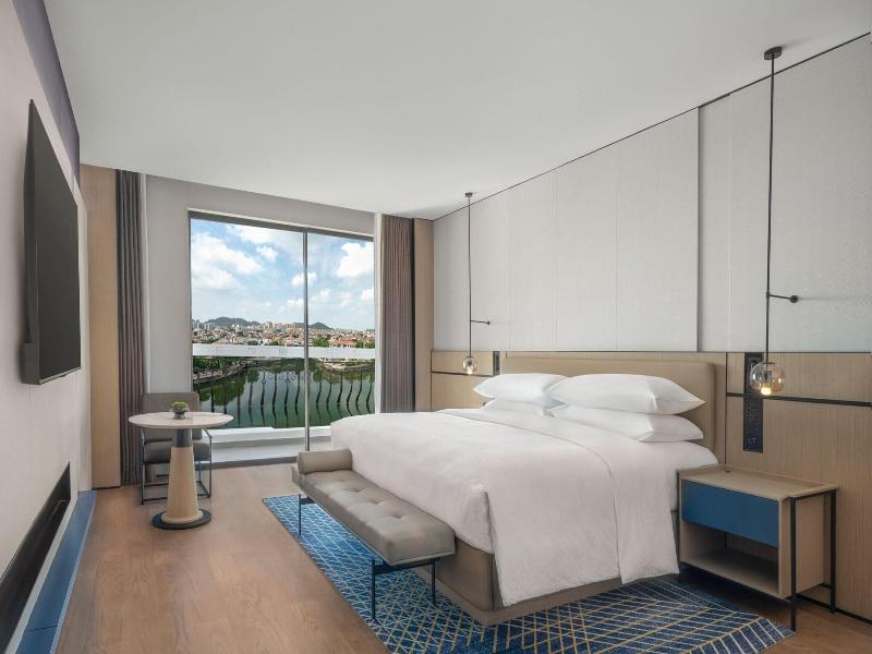 Four Points By Sheraton Yangjiang City Center image