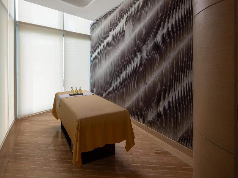 Hilton Dubai Creek Hotel Residences