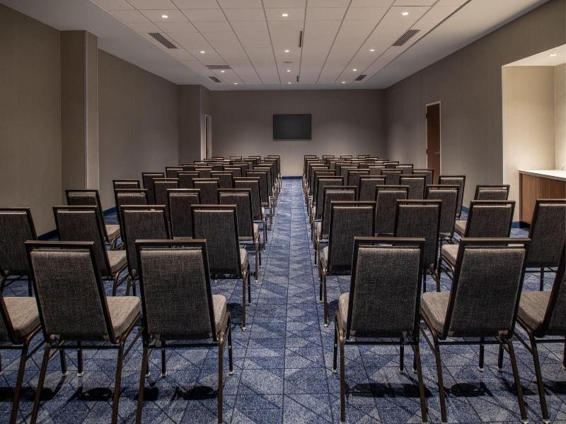 Courtyard By Marriott Olympia image