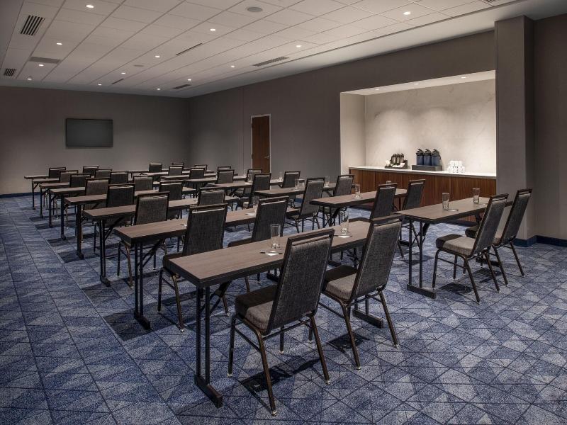 Courtyard By Marriott Olympia image