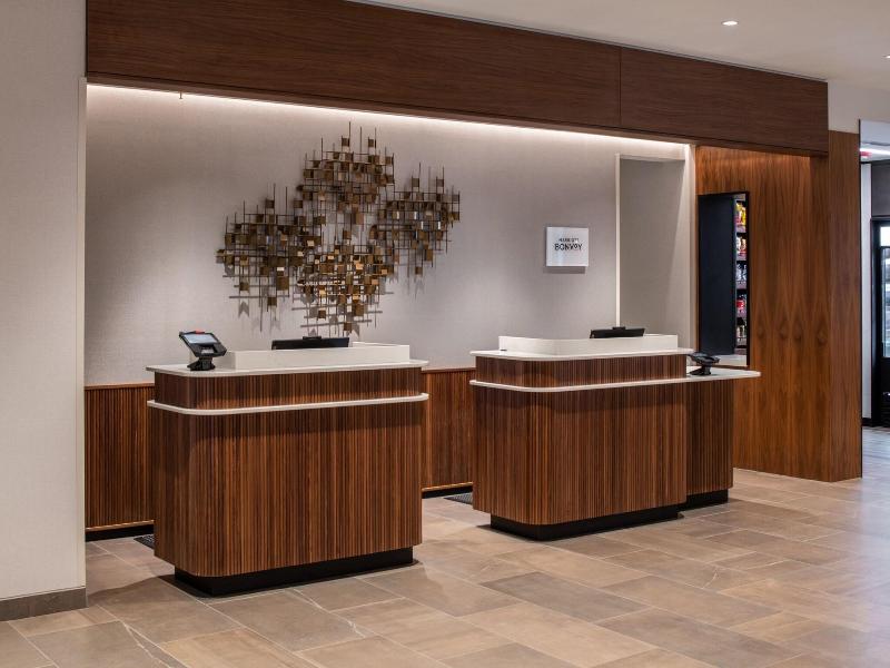 Courtyard By Marriott Olympia image