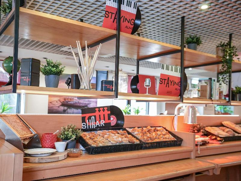 Ibis Porto Centro Sao Bento image