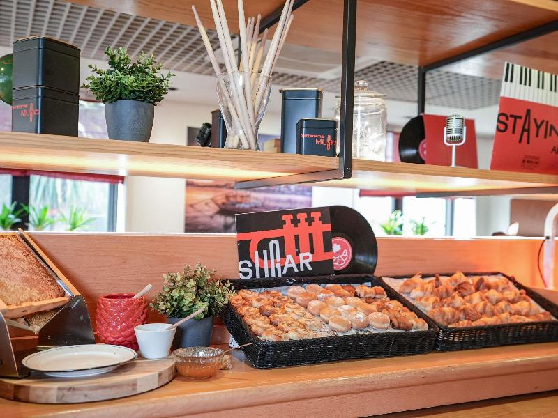 Ibis Porto Centro Sao Bento image