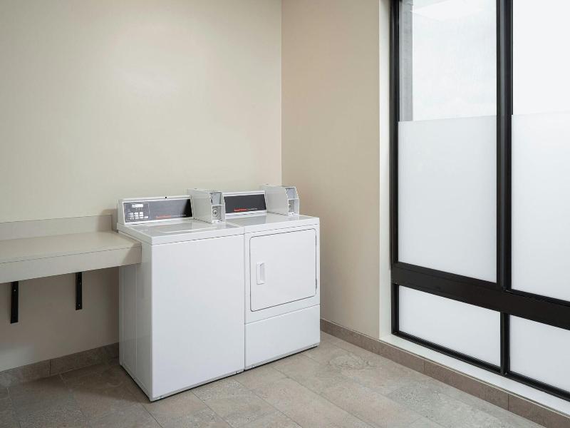 Courtyard By Marriott Cleveland