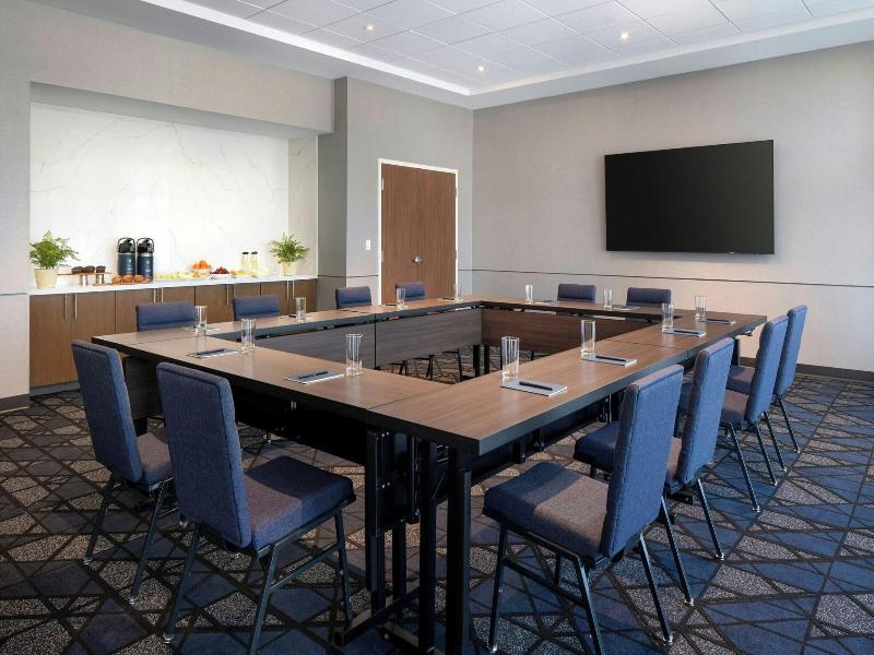 Courtyard By Marriott Cleveland