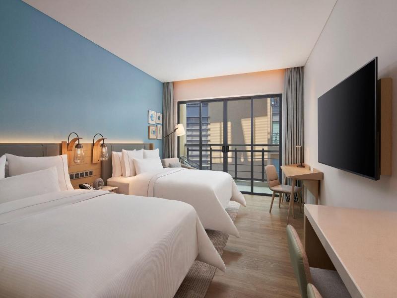 QUADRUPLE TWO DOUBLE BEDS