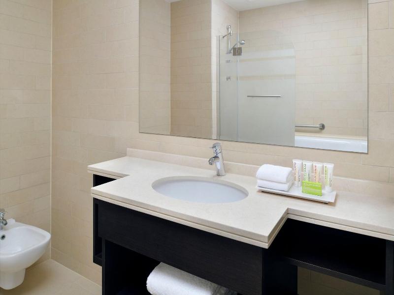 Le Meridien City Center, Doha image