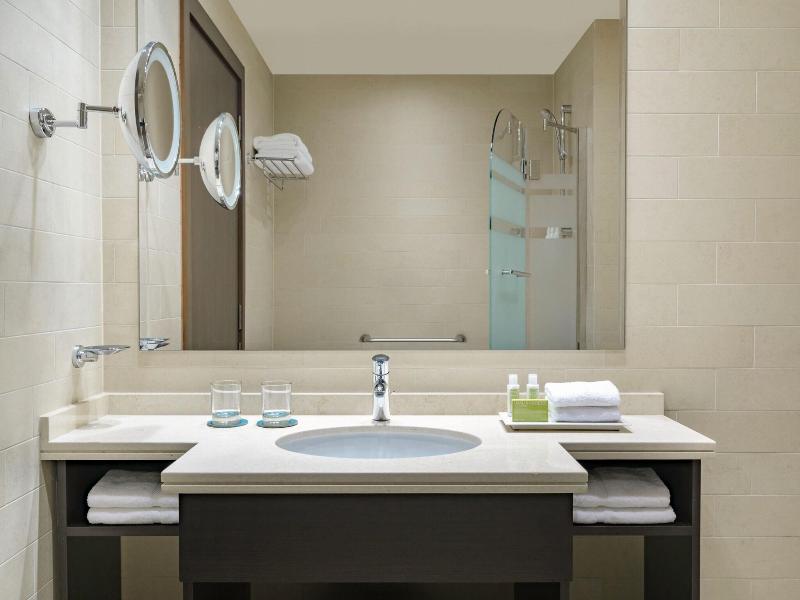 Le Meridien City Center, Doha image