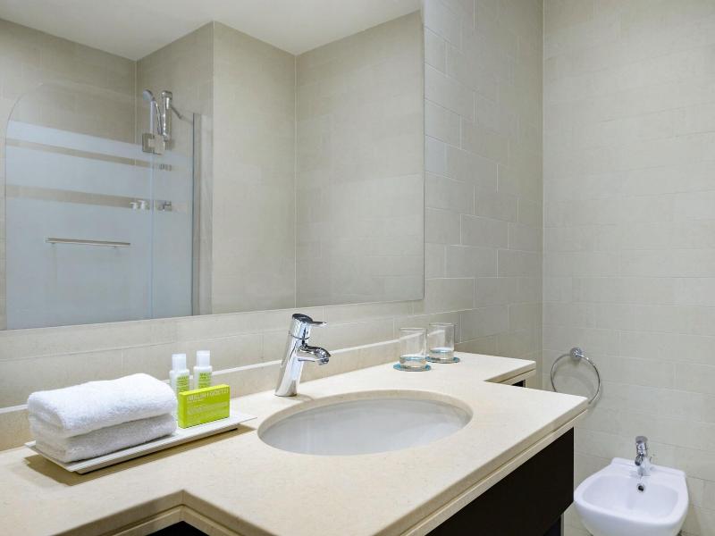 Le Meridien City Center, Doha image