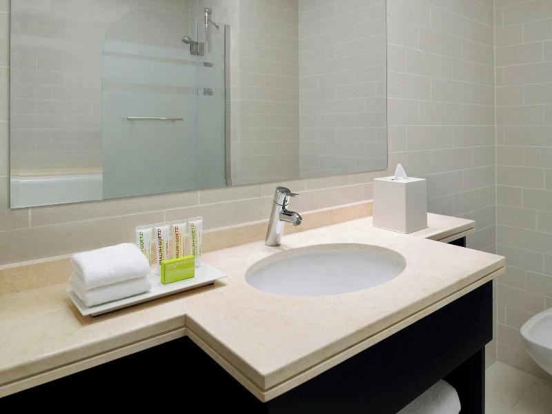 Le Meridien City Center, Doha image