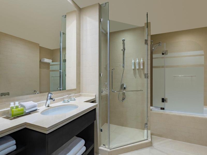 Le Meridien City Center, Doha image