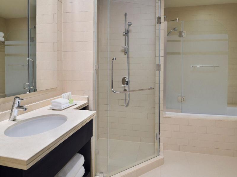 Le Meridien City Center, Doha image