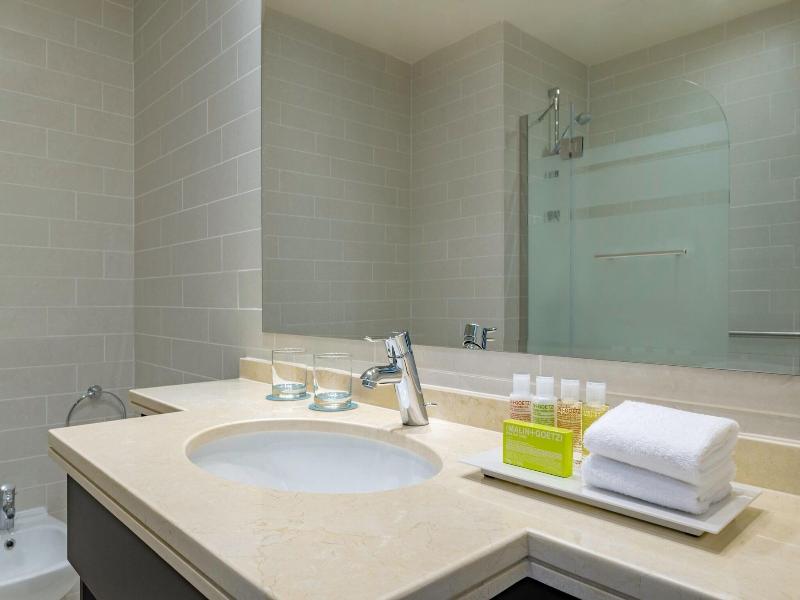 Le Meridien City Center, Doha image