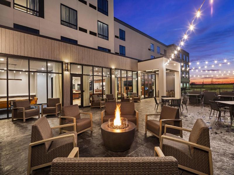 Courtyard By Marriott Bettendorf image
