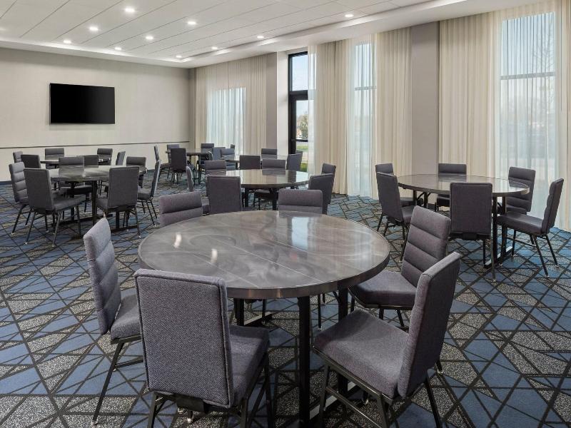 Courtyard By Marriott Bettendorf image
