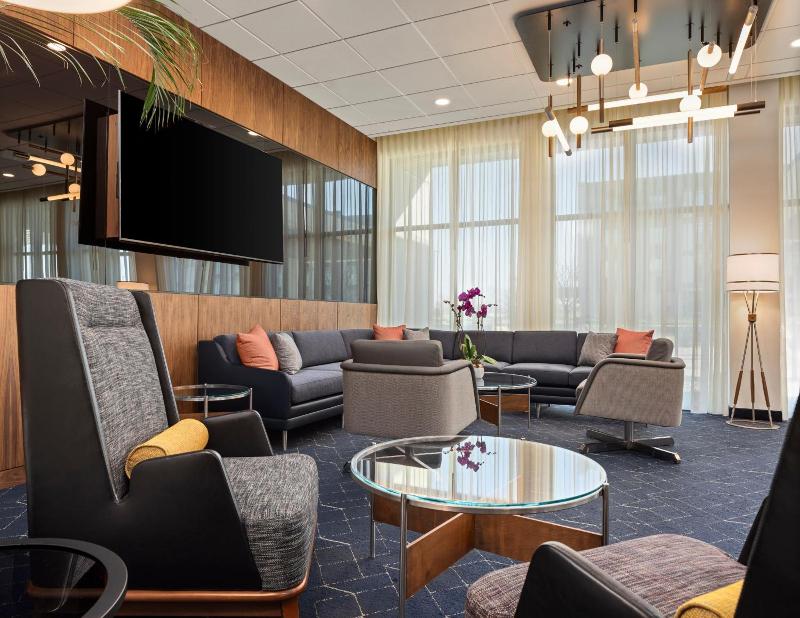 Courtyard By Marriott Bettendorf image