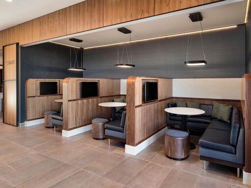 Courtyard By Marriott Bettendorf image