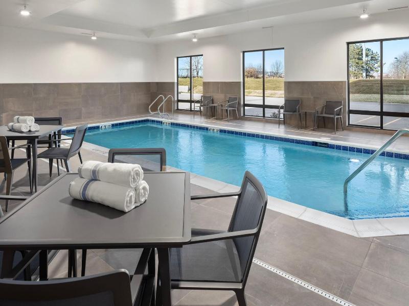 Courtyard By Marriott Bettendorf image