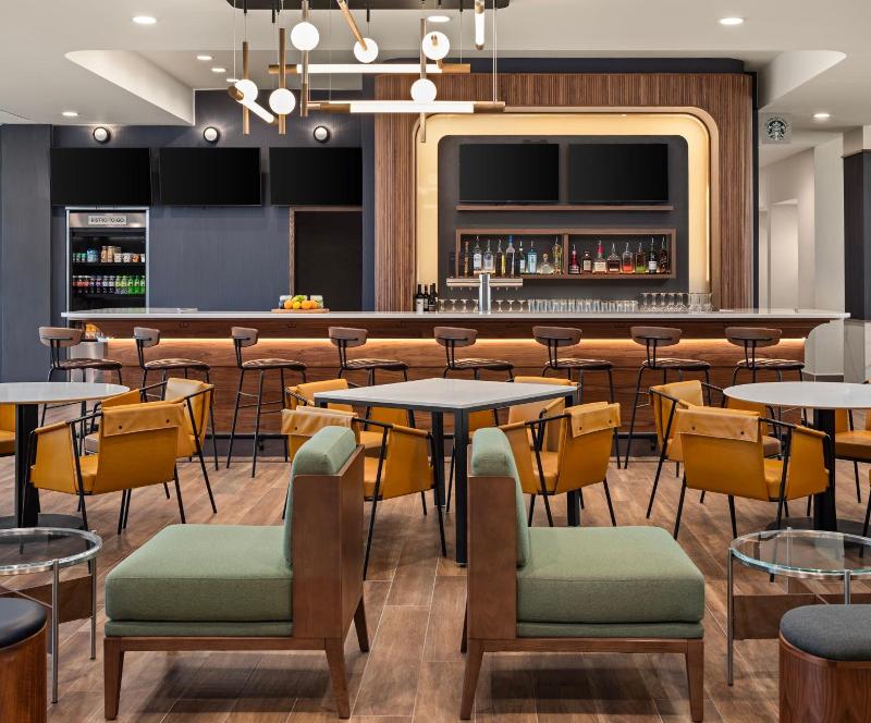 Courtyard By Marriott Bettendorf image