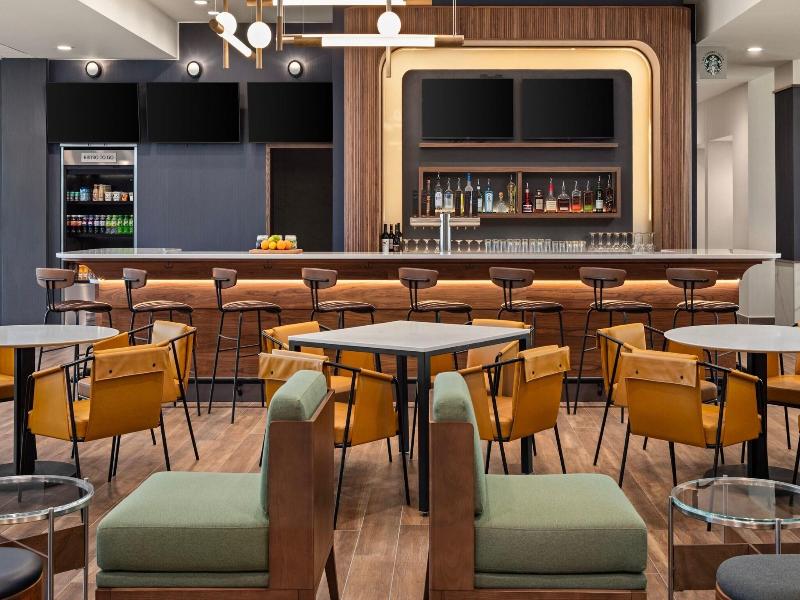Courtyard By Marriott Bettendorf image