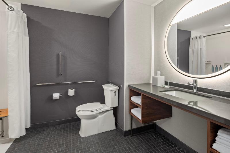 Courtyard By Marriott Bettendorf image
