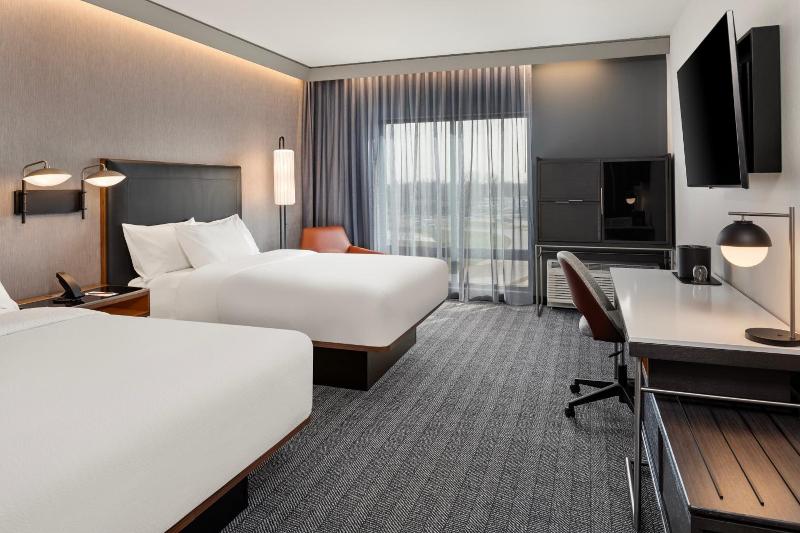 Courtyard By Marriott Bettendorf image