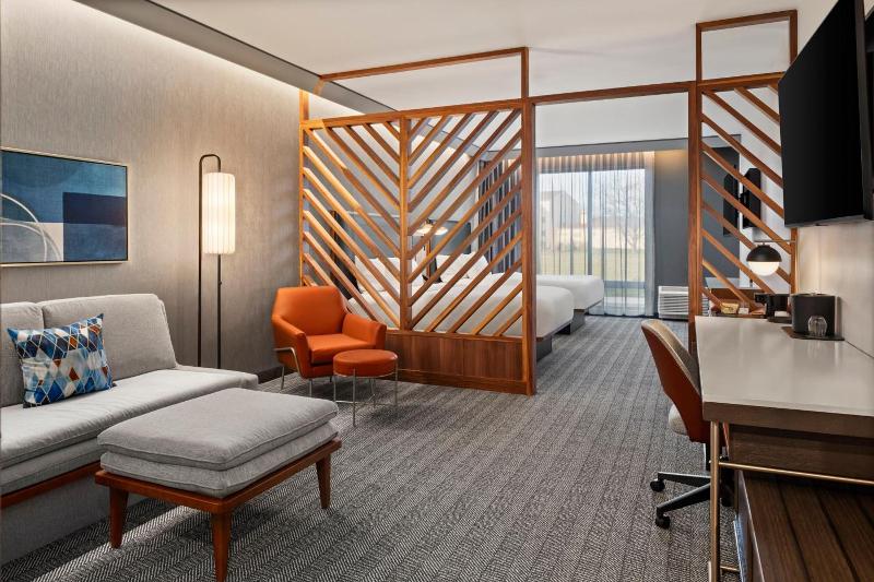 Courtyard By Marriott Bettendorf image