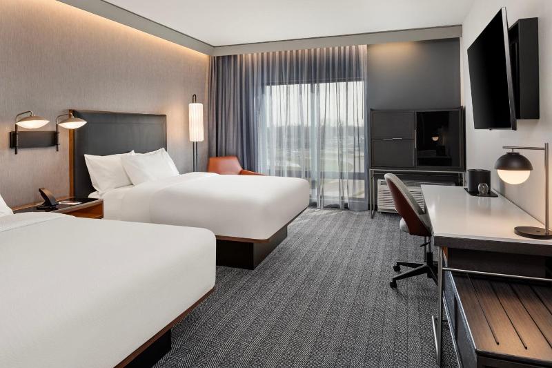 Courtyard By Marriott Bettendorf image