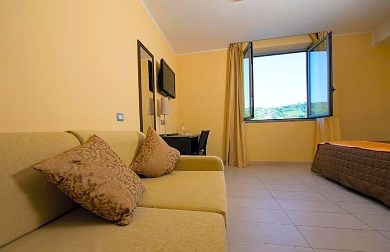 Hotel Letiziv image