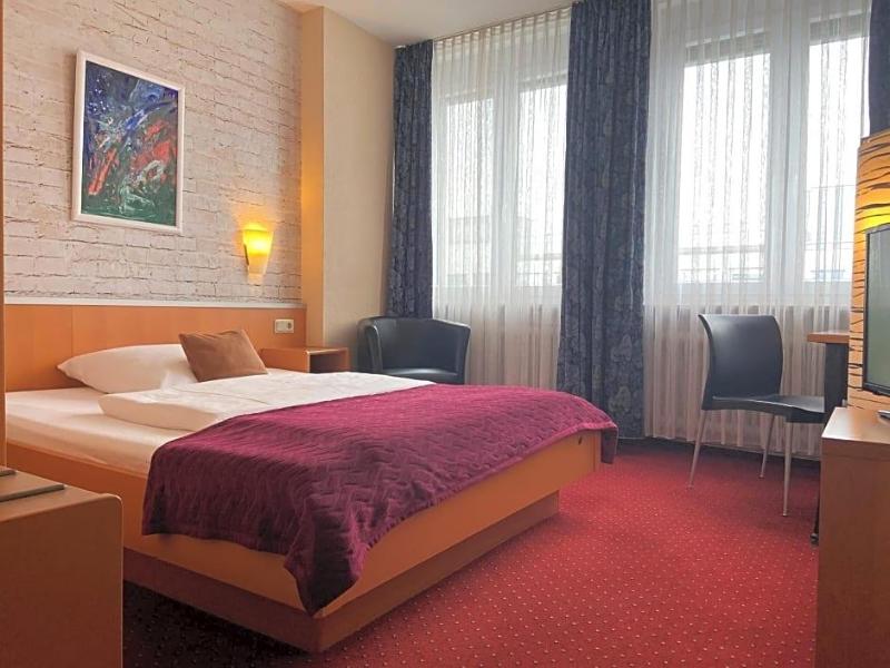 Hotel Stadt Hamburg Am Fluss Saarbrv Cken image