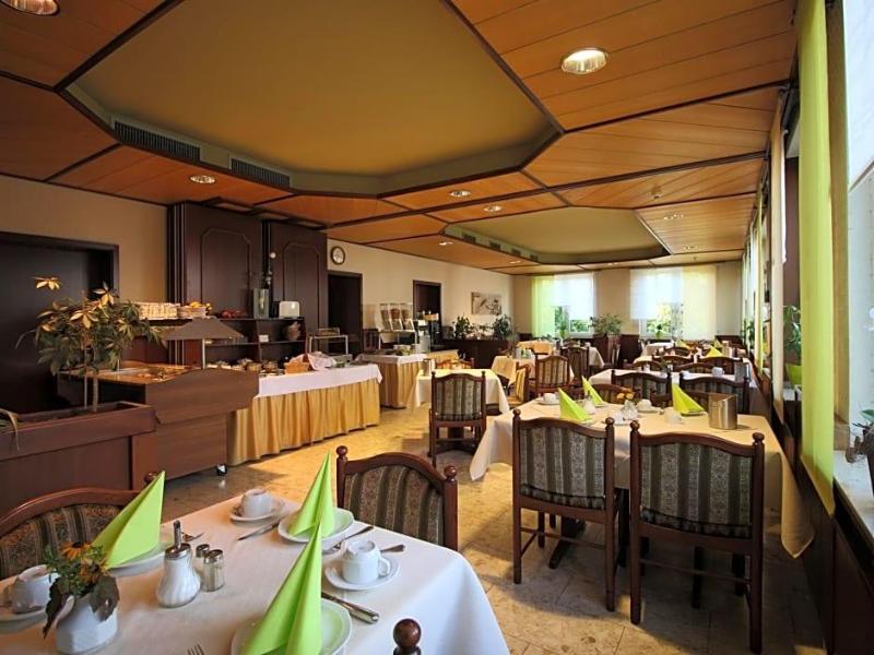 Hotel Restaurant Und Gv Stehaus Lv Wen image