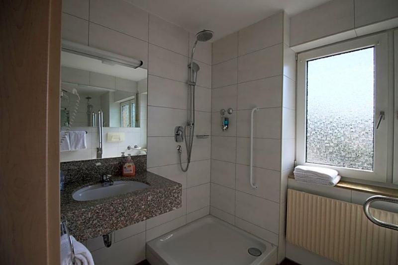 Hotel Restaurant Und Gv Stehaus Lv Wen image