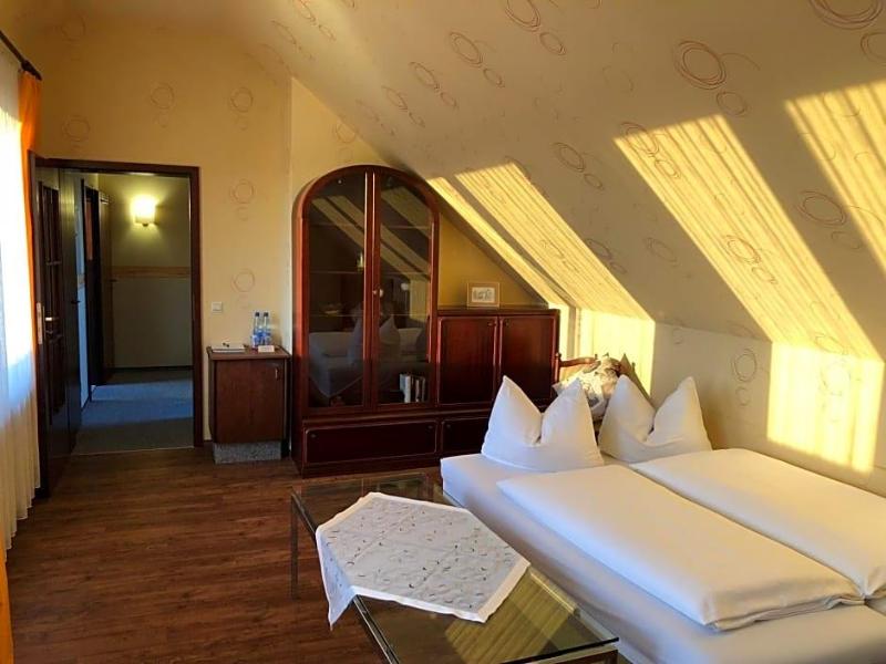 Hotel Restaurant Und Gv Stehaus Lv Wen image
