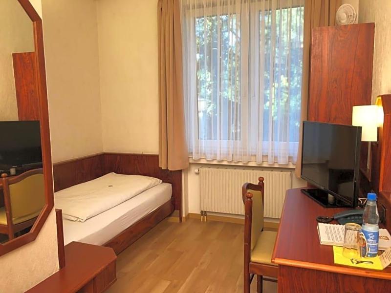 Hotel Restaurant Und Gv Stehaus Lv Wen image