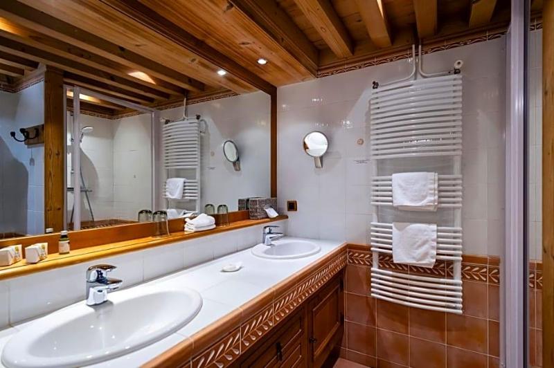 Relais Et Chv Teaux Les Bas Rupts image