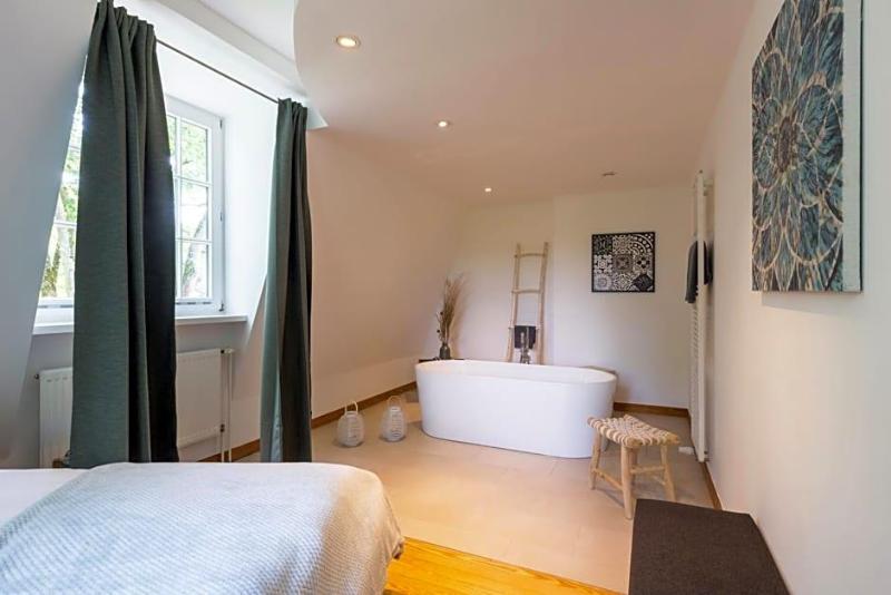 Seehotel Villago image