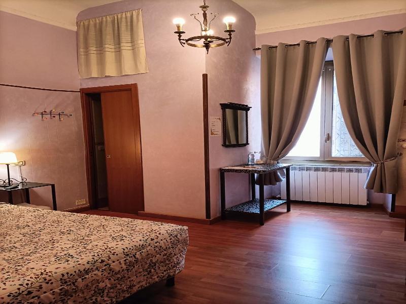 Rossi Hotel image