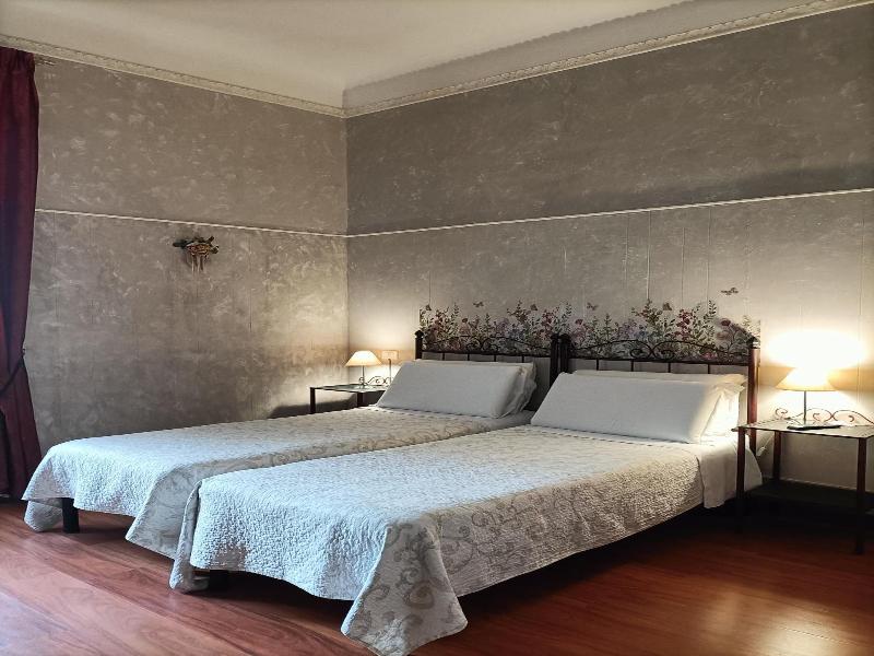 Rossi Hotel image