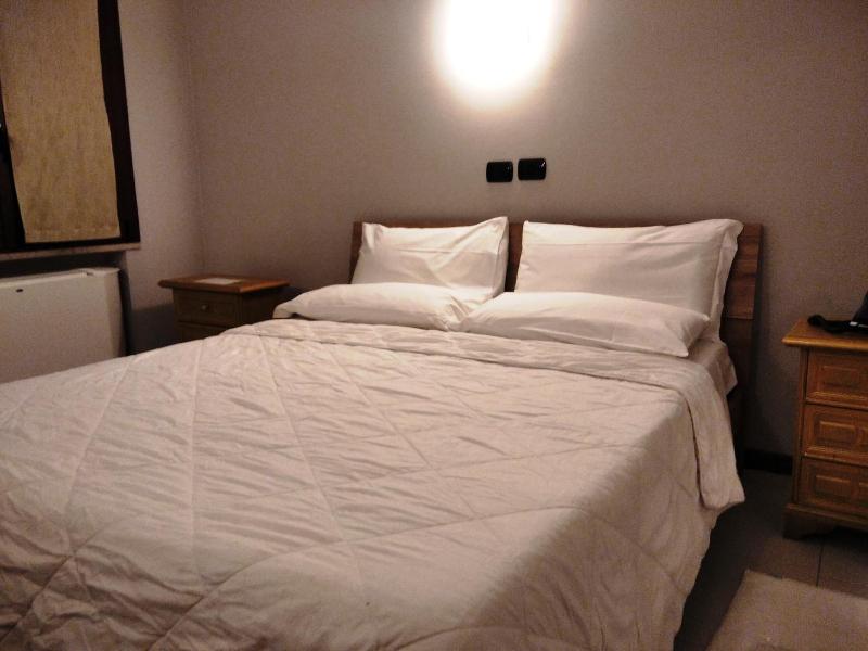 Motel Est image