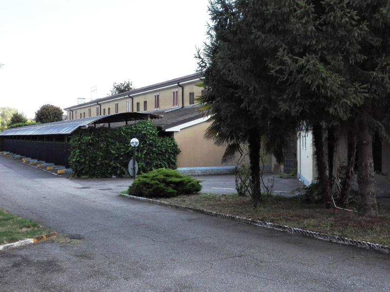 Motel Est image