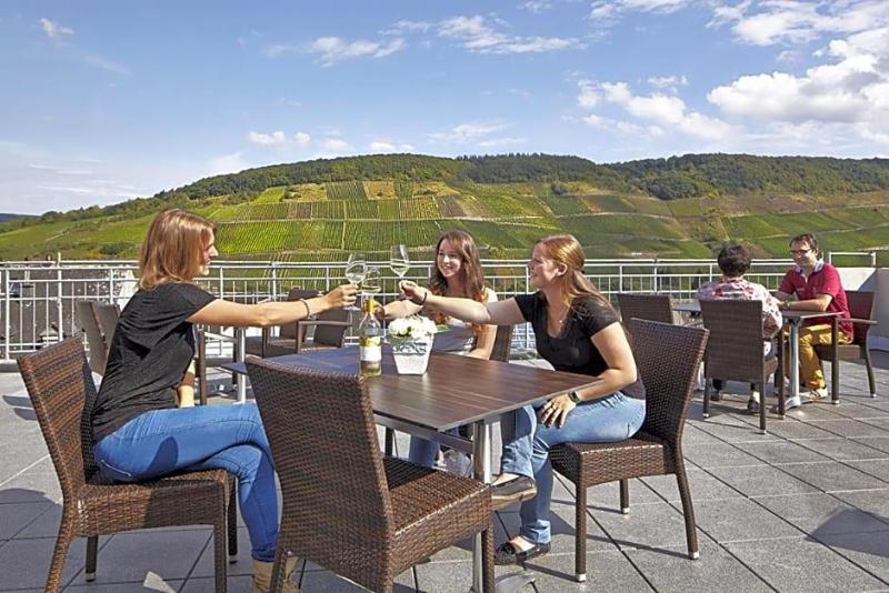 Weinberghotel Nalbach image